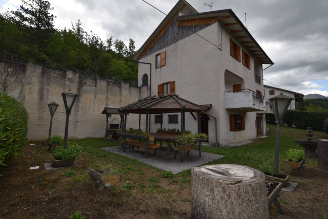 Villa in vendita a Montefortino