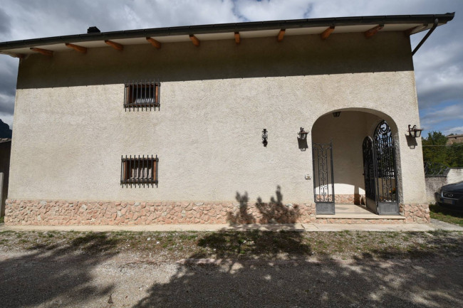 Villa in vendita a Montefortino