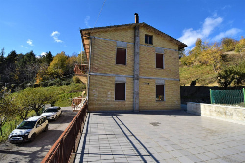 Appartamento in vendita a Montemonaco