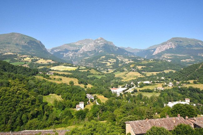 Casa cielo-terra in vendita a Montefortino