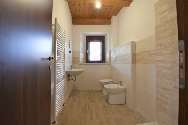 Casa cielo-terra in vendita a Amandola