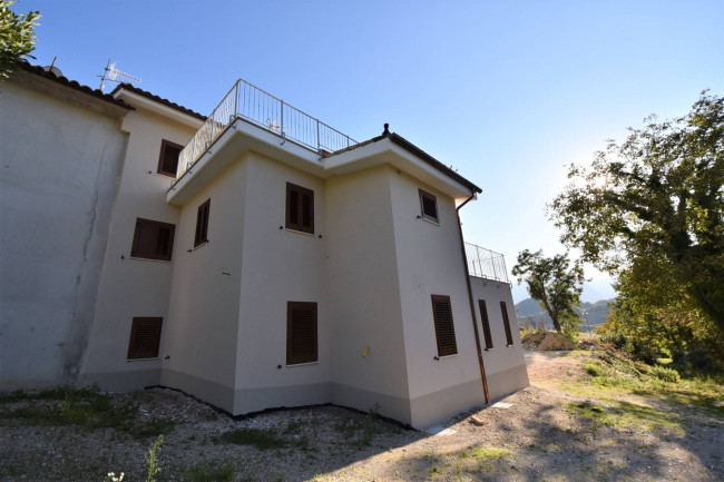 Casa cielo-terra in vendita a Amandola