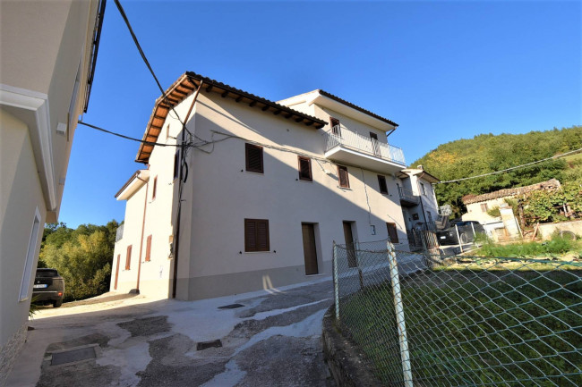 Casa cielo-terra in vendita a Amandola