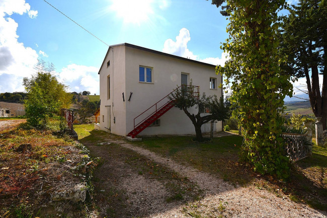 Casa singola in vendita a Ripe San Ginesio