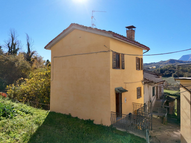 Detached House for sale in Amandola
