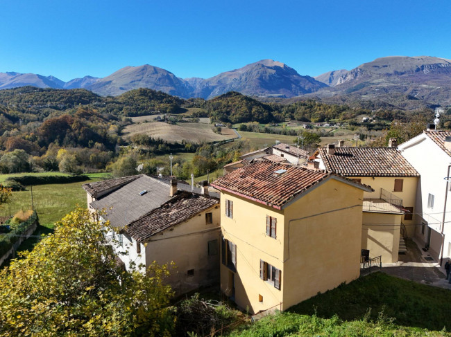 Detached House for sale in Amandola