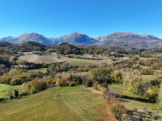 Detached House for sale in Amandola