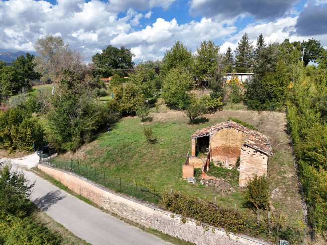 деревенский дом на продажу в Amandola