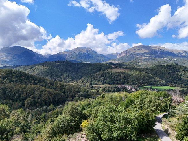 деревенский дом на продажу в Amandola