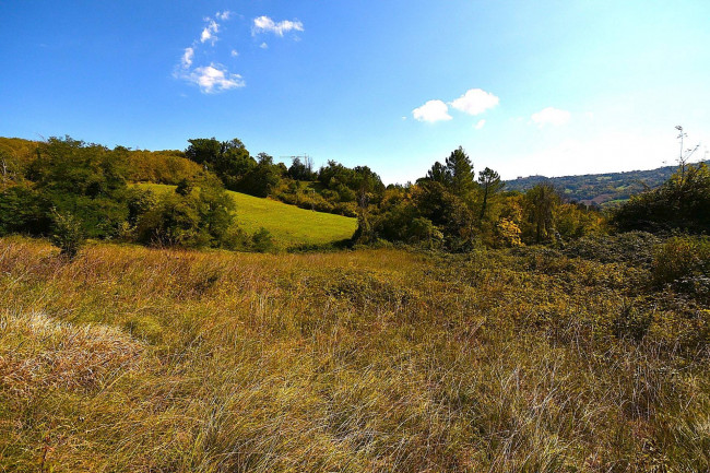 сельский дом на продажу в Montefalcone Appennino