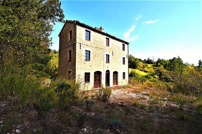 сельский дом на продажу в Montefalcone Appennino