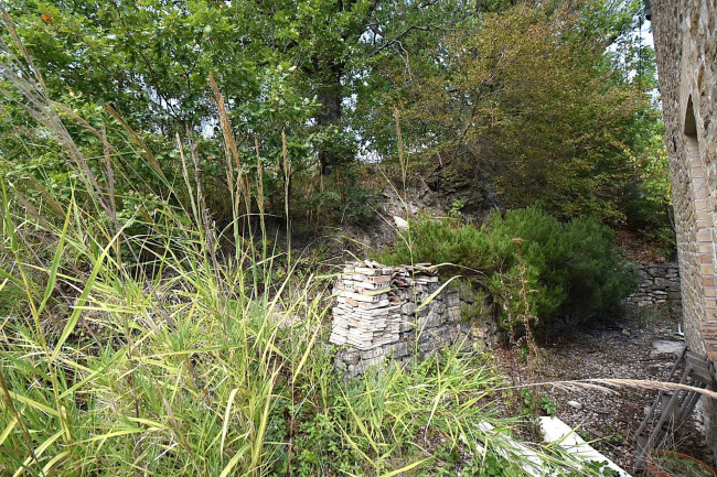 сельский дом на продажу в Montefalcone Appennino