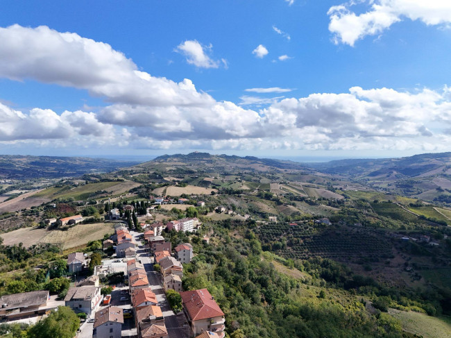 Casa cielo-terra in vendita a Carassai