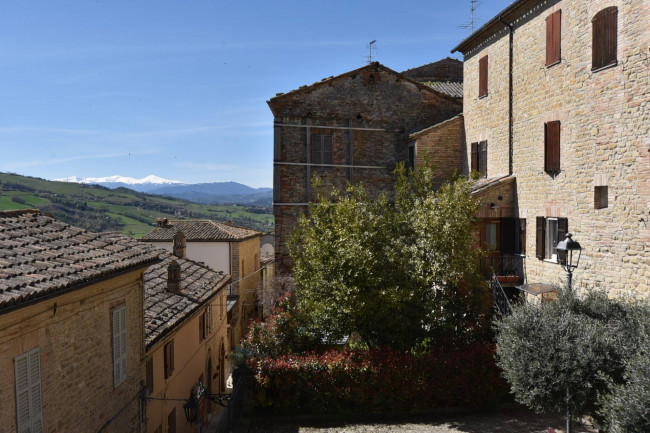Casa cielo-terra in vendita a Monte San Martino