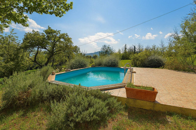 Farmhouse for sale in Penna San Giovanni