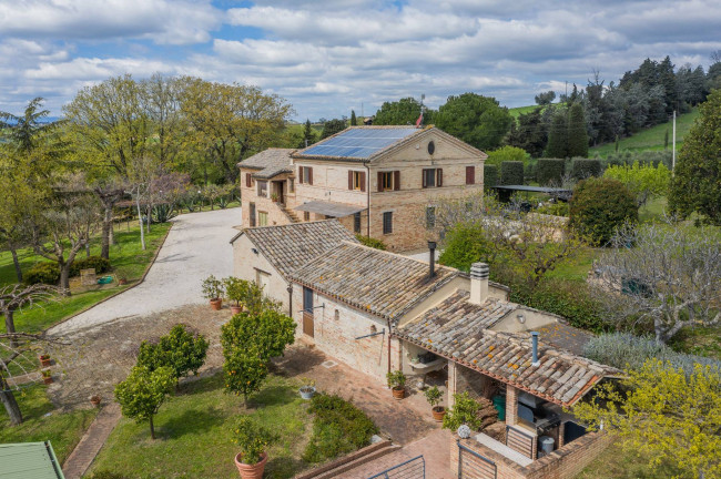 Casale in Vendita a Recanati