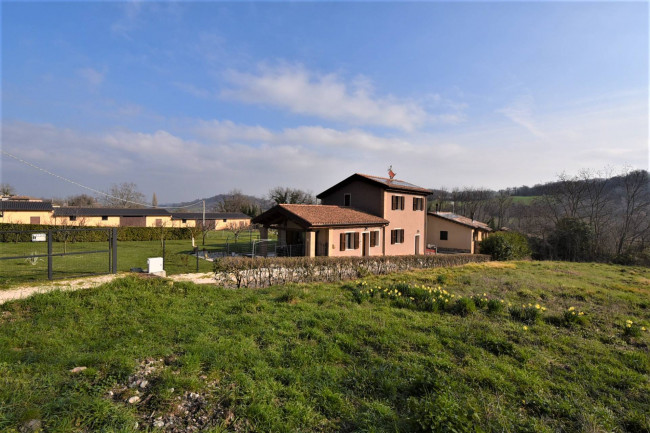 Casale in vendita a San Ginesio