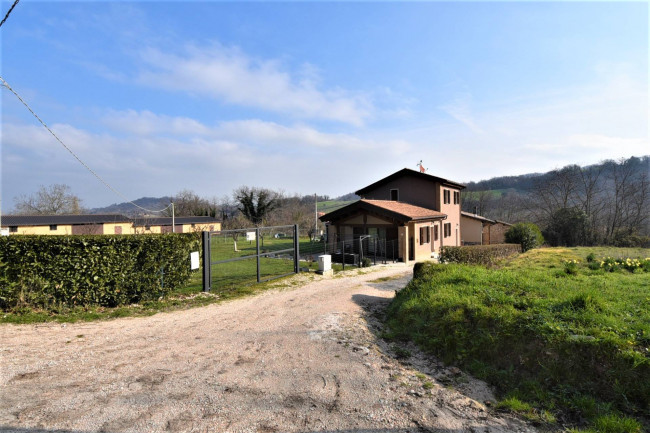 Casale in vendita a San Ginesio