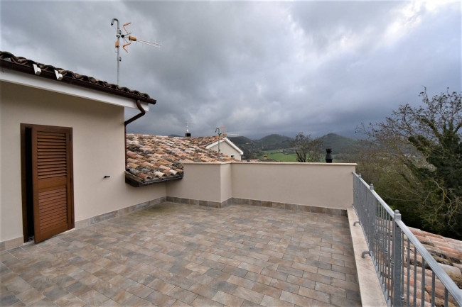 Casa cielo-terra in vendita a Amandola
