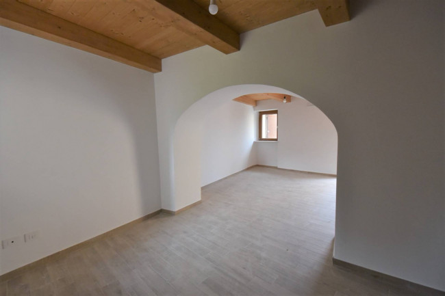 Casa cielo-terra in vendita a Amandola