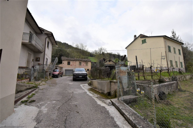 Casa cielo-terra in vendita a Amandola