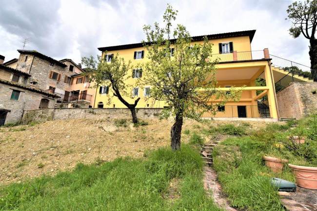 Villa for sale in Montefortino