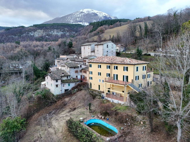 Villa for sale in Montefortino