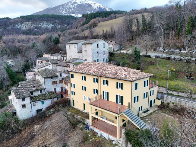 Villa for sale in Montefortino