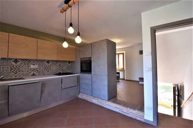 Casa cielo-terra in vendita a Gualdo