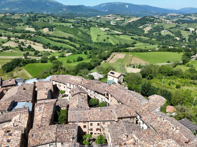 Casa cielo-terra in vendita a Gualdo