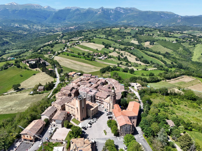 Casa cielo-terra in vendita a Gualdo