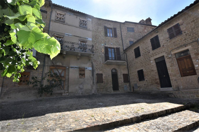 Casa cielo-terra in vendita a Gualdo