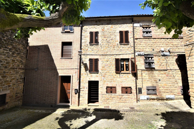 Casa cielo-terra in vendita a Gualdo