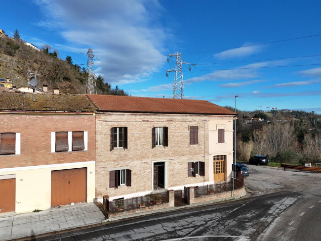 Casa singola in vendita a Belforte del Chienti