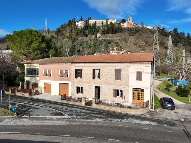 Casa singola in vendita a Belforte del Chienti