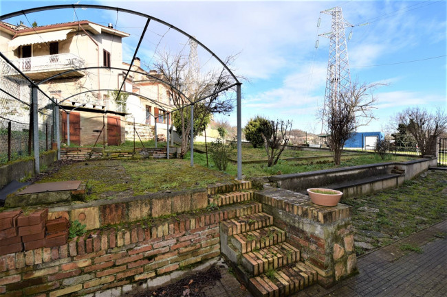 Casa singola in vendita a Belforte del Chienti