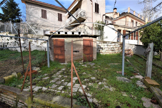 Casa singola in vendita a Belforte del Chienti