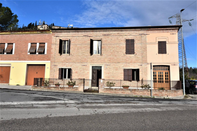 Casa singola in vendita a Belforte del Chienti