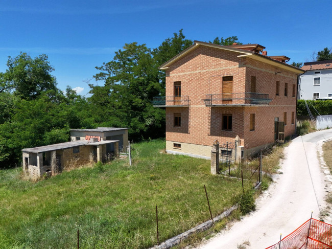 Casa singola in vendita a Penna San Giovanni