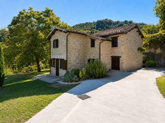 Farmhouse for sale in Venarotta