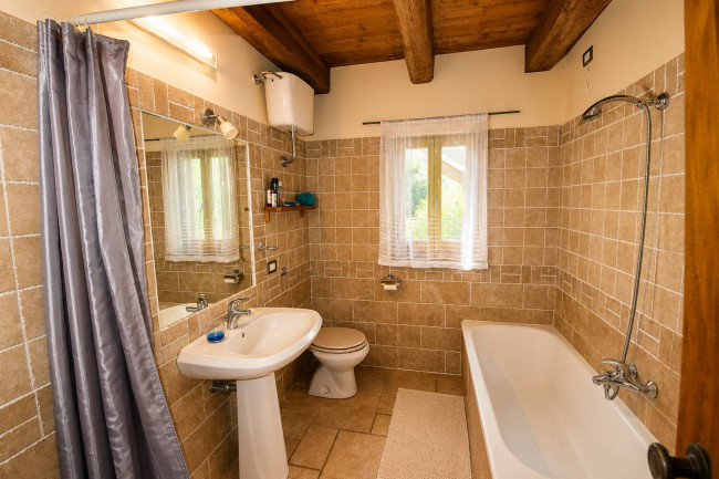 Farmhouse for sale in Venarotta