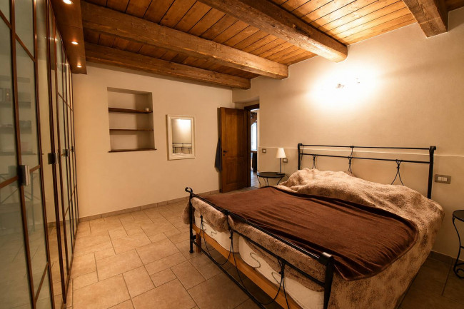 Farmhouse for sale in Venarotta
