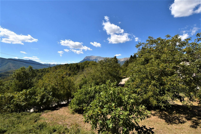 Townhouse for sale in Comunanza