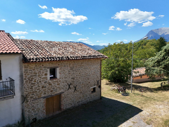 Townhouse for sale in Comunanza
