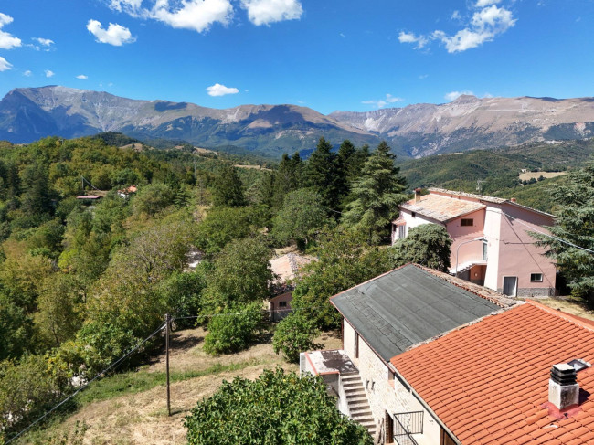 Townhouse for sale in Comunanza