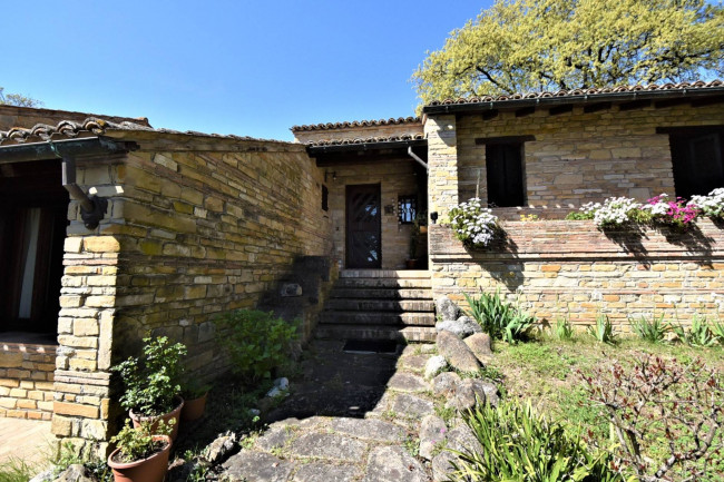 Casale in vendita a Falerone