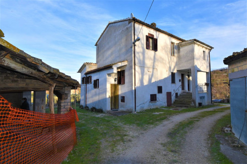 Casa cielo-terra in vendita a Sarnano