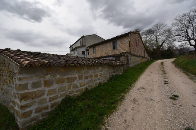 Casa cielo-terra in vendita a Sarnano