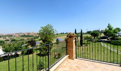Casale in vendita a Monte San Giusto