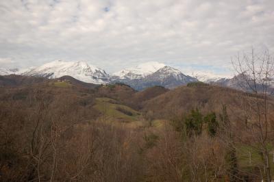 farmhouse to restore for sale in Montefortino